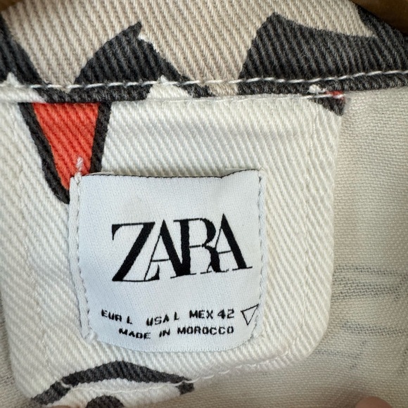 Zara Multicolor Graphic Jean Jacket
A003 - Picture 9 of 9